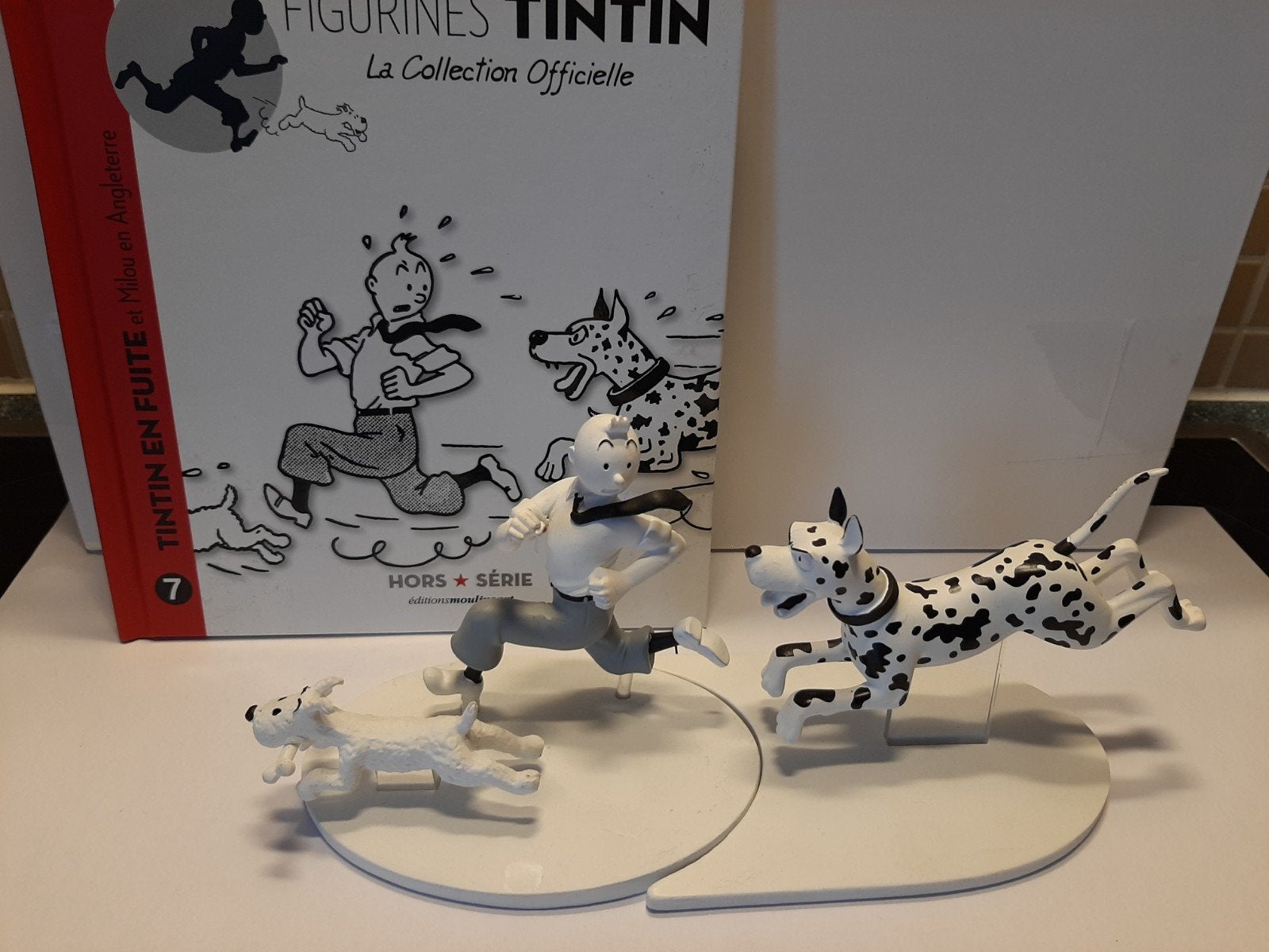 Zwart wit kuifje beeldje met boekje, Ophalen, Kuifje