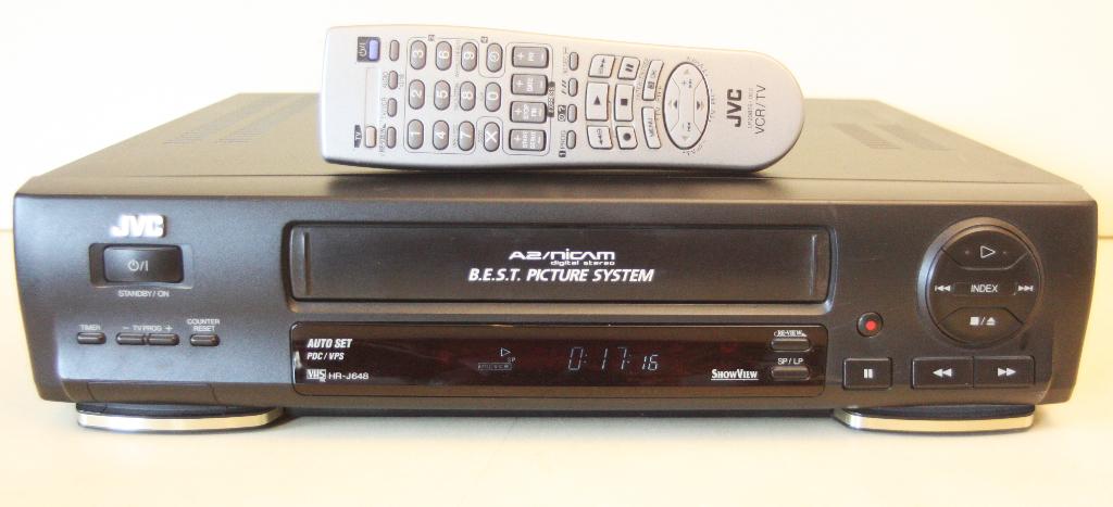 JVC Videorecorder Met Afstandsbediening / Model HR-J648, Ophalen of Verzenden, Zo goed als nieuw, VHS-speler of -recorder