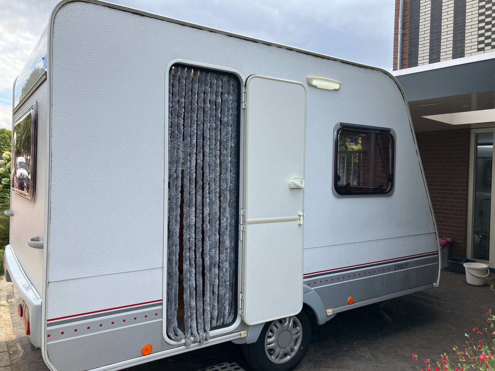 Sterckeman Starlett 330 CP 2009 mtm 750 kg en keuringsvrij, Caravans en Kamperen, Vast bed, Sterckeman, Koelkast, Treinzit