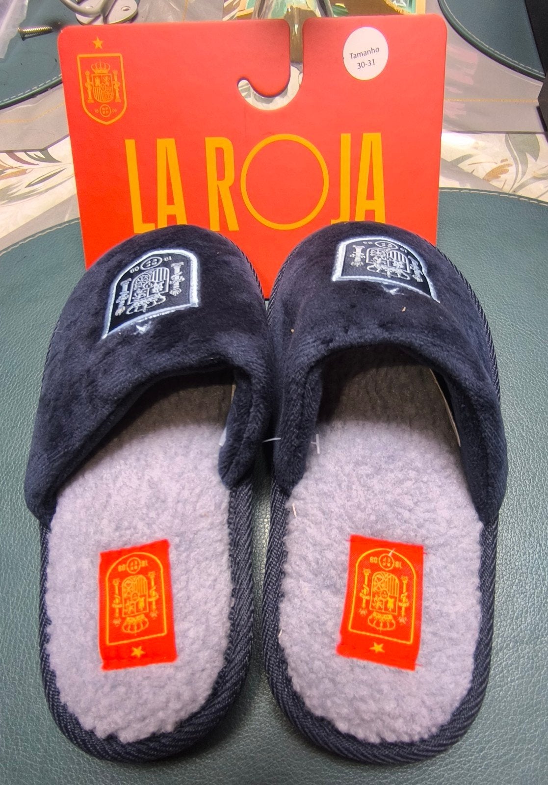 Pantoufles La Roja, Neuf, Garçon, Enlèvement ou Envoi, Pantoufles