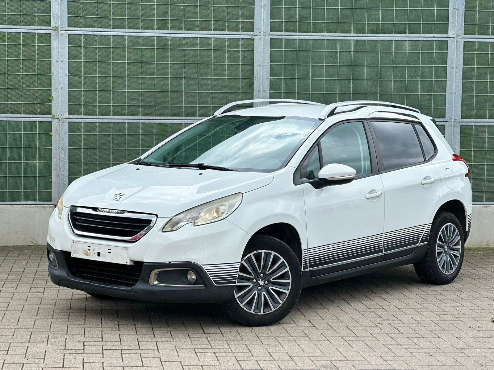 Peugeot 2008 1.2 Benzine, 4 deurs, Zwart, Wit, Bedrijf