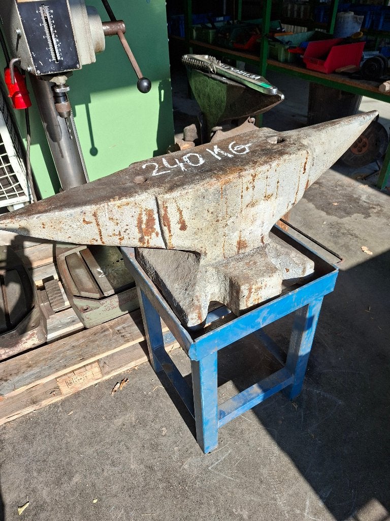 aambeeld 240 kg met stoot blok, Ophalen, Gebruikt