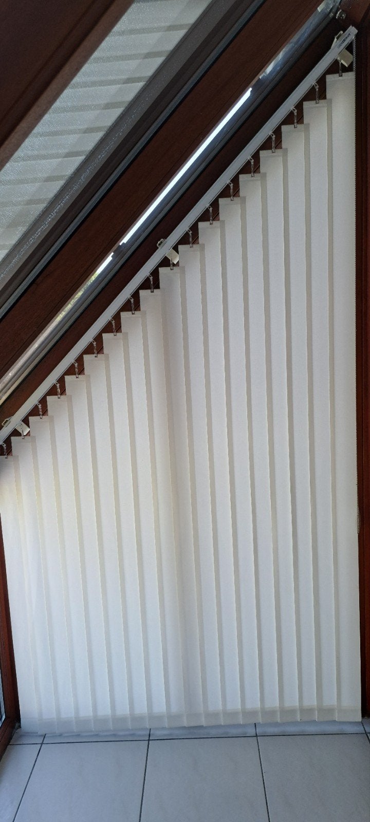 Rideau à lamelles trapézoïdales sur rail, 100 à 150 cm, Enlèvement, Utilisé, Blanc