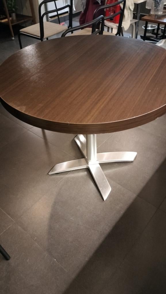 Ronde inklapbare tafel op centrale poot, Huis en Inrichting, Ophalen