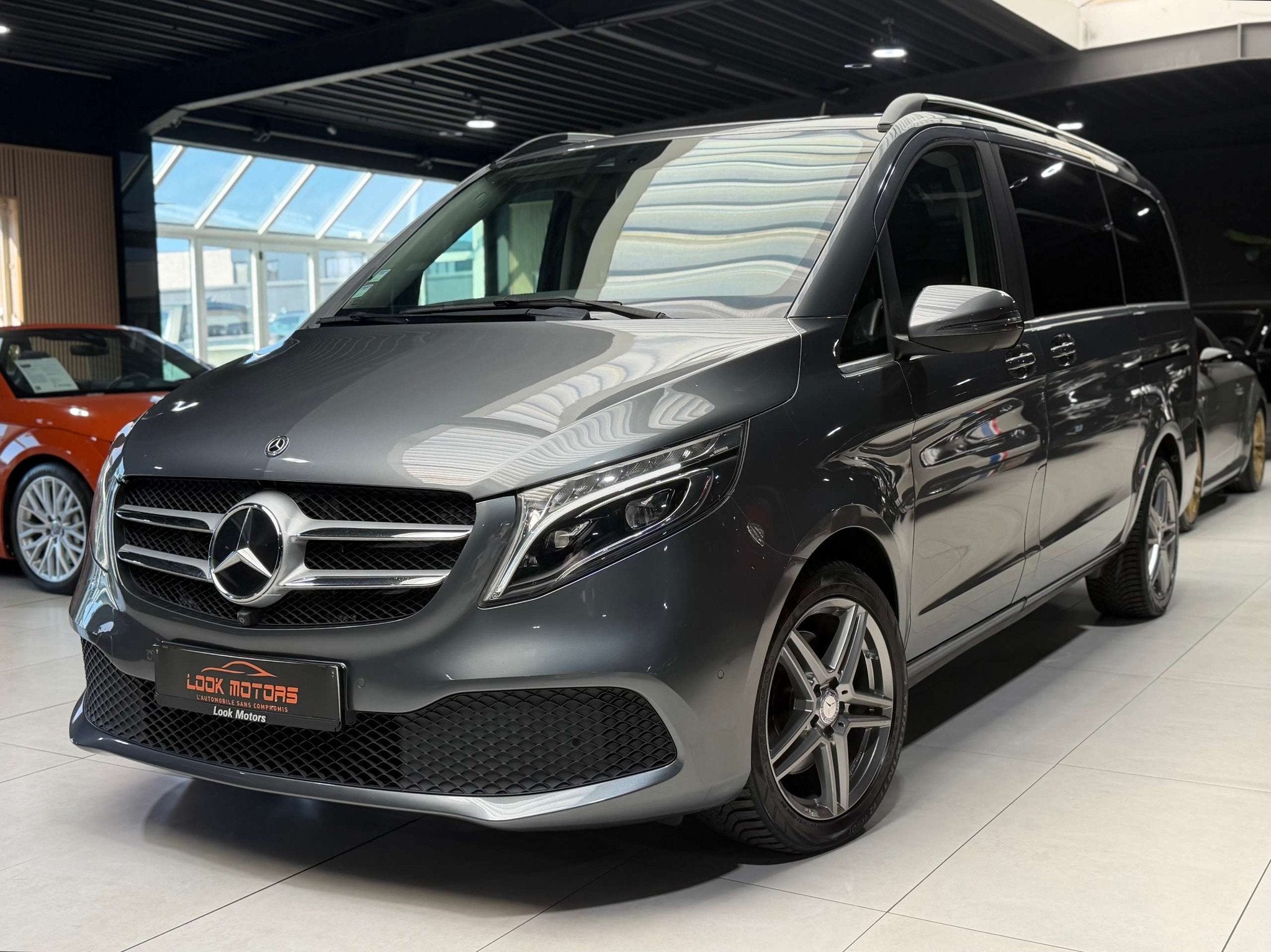 Mercedes-Benz V-Klasse 300 d AVANTGARDE AMG LINE 239cv 5 Pla, Autos, Cuir, Argent ou Gris, Achat, Euro 6