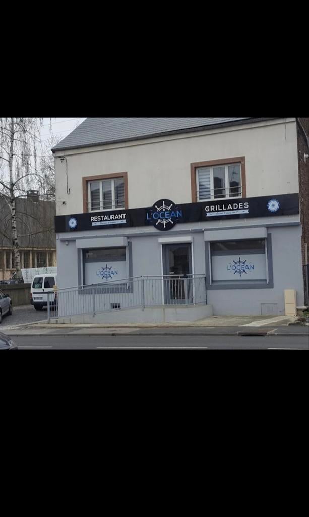 Investeringsgebouw aan de grens met Maubeuge, Frankrijk, Bel, Immo