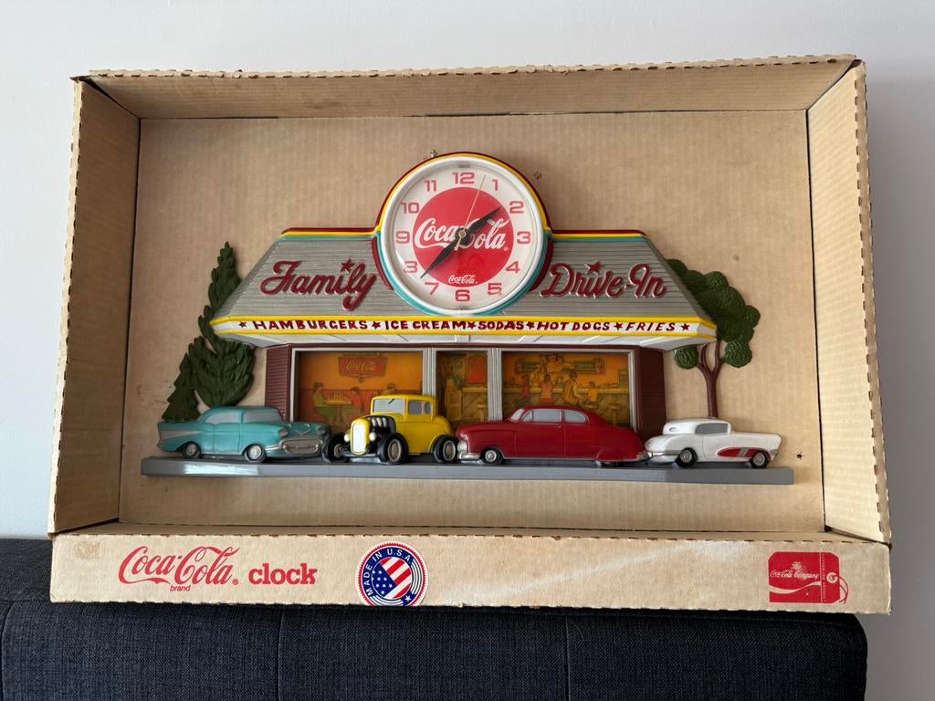 Horloge Coca Cola - visite en famille, Collections, Marques & Objets publicitaires, Utilisé, Ustensile, Enlèvement ou Envoi