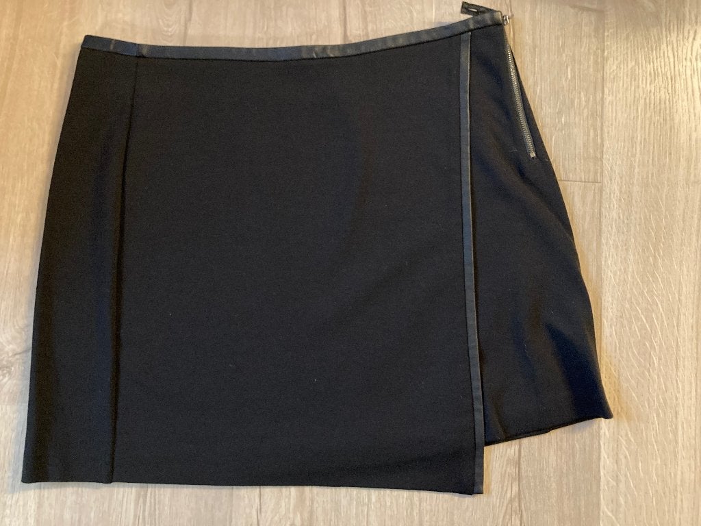 Zwart rokje, Vêtements | Femmes, Jupes, Taille 42/44 (L), Enlèvement ou Envoi, Au-dessus du genou, Comme neuf