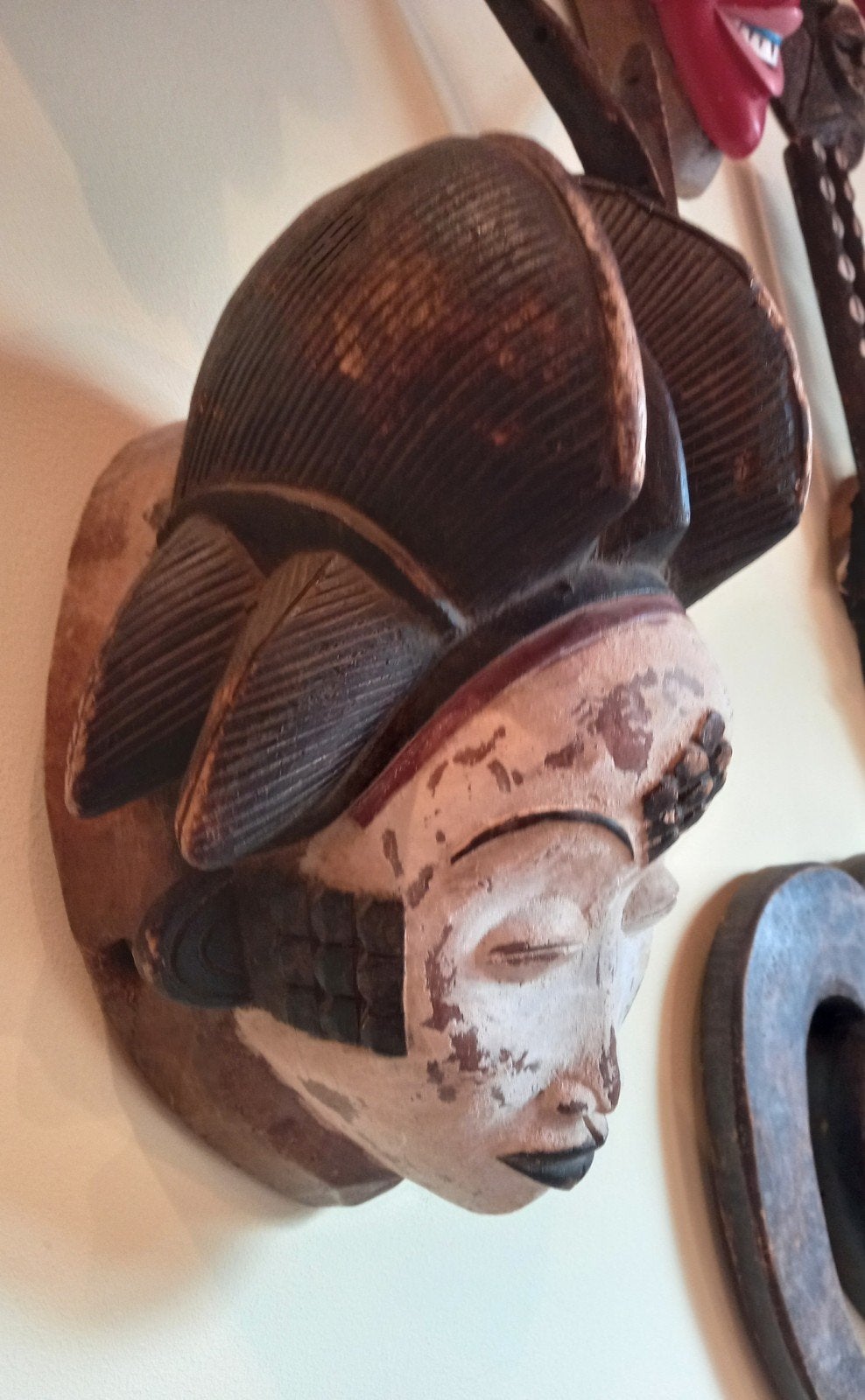 Masque Punu africain au Gabon, Enlèvement