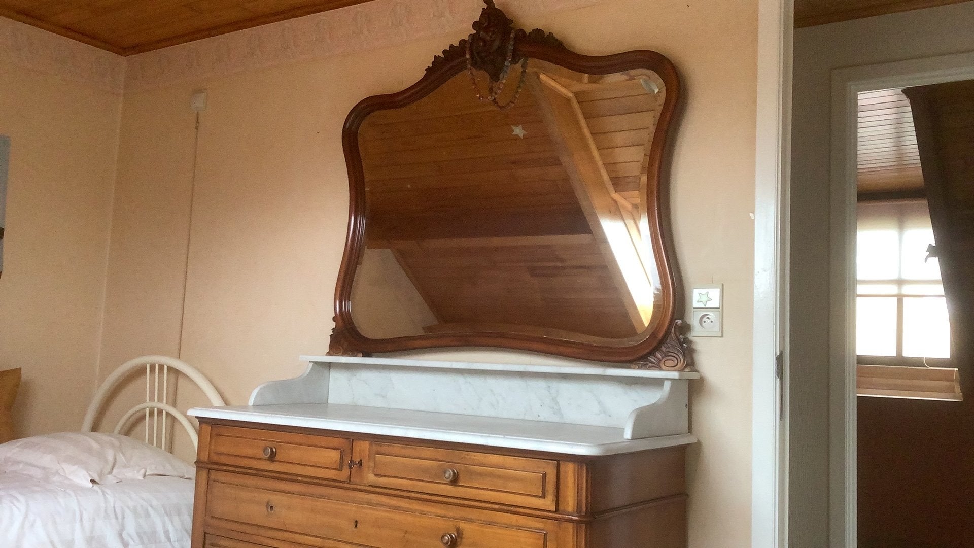 Commode met marmeren blad, Ophalen
