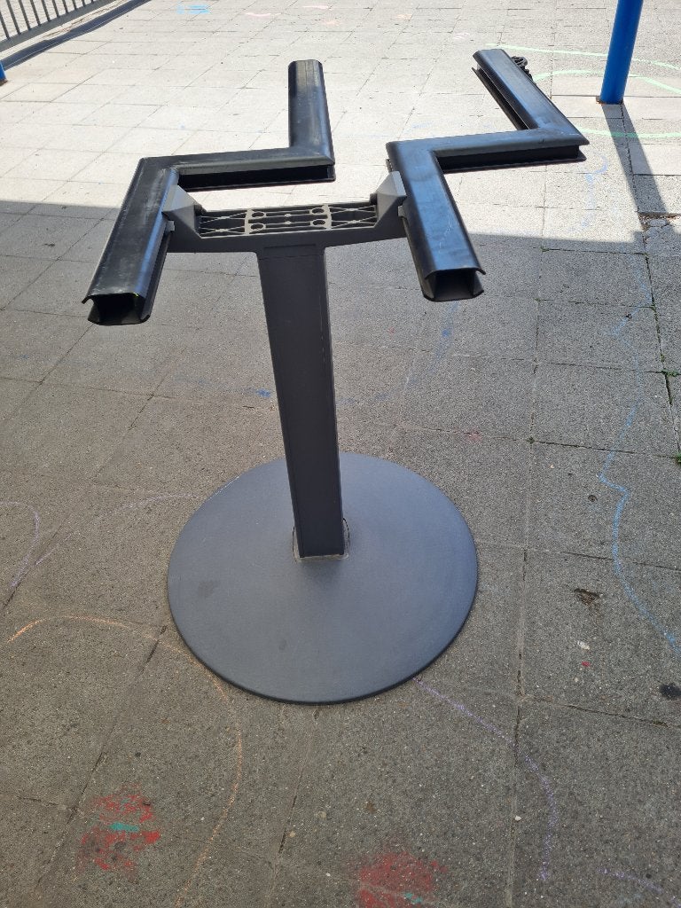 zware metalen ronde tafel-bureauvoet met kabeldoorvoer, Ophalen