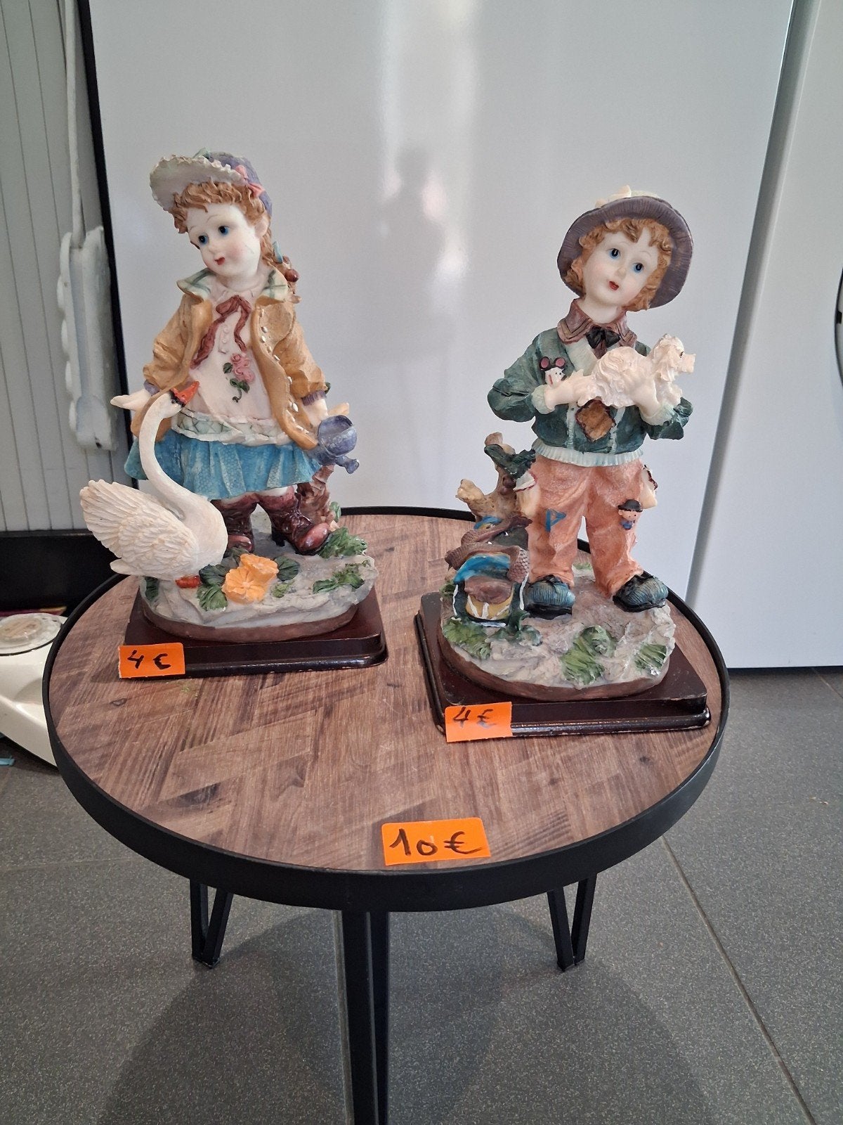 2 beeldje m/v en tafeltje., Ophalen