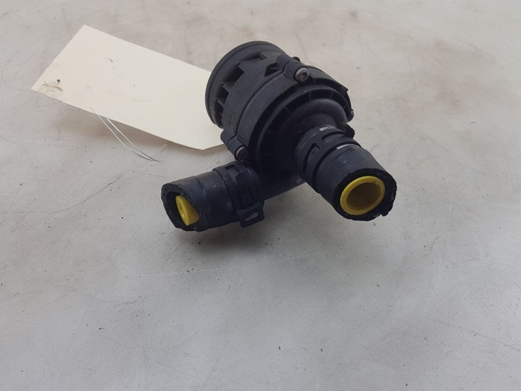 EXTRA EAU POMPE Mercedes-Benz Vito (447.6) (|A2118350364|), Robert Bosch AG, Mercedes-Benz, Utilisé, Robert-Bosch-Allee 1
74232  Abstatt, DE