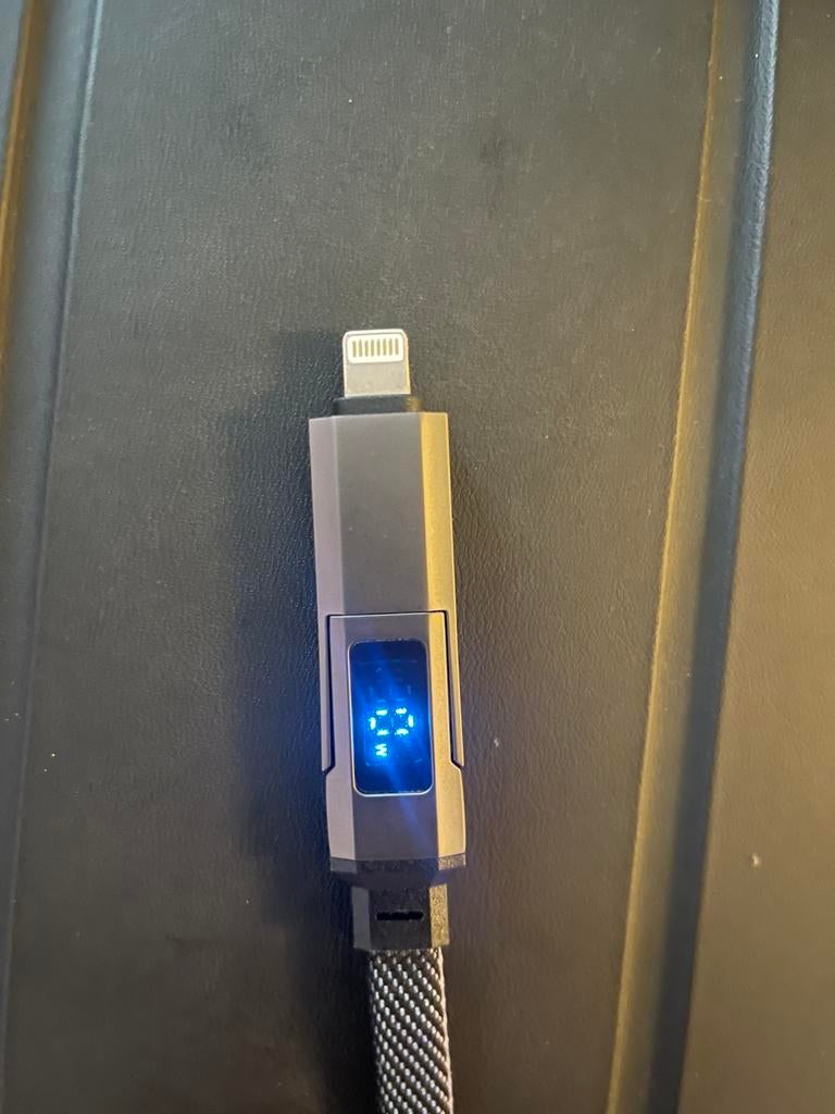 USB naar USB-C lightning 27watt max met LED display, Ophalen, Zo goed als nieuw