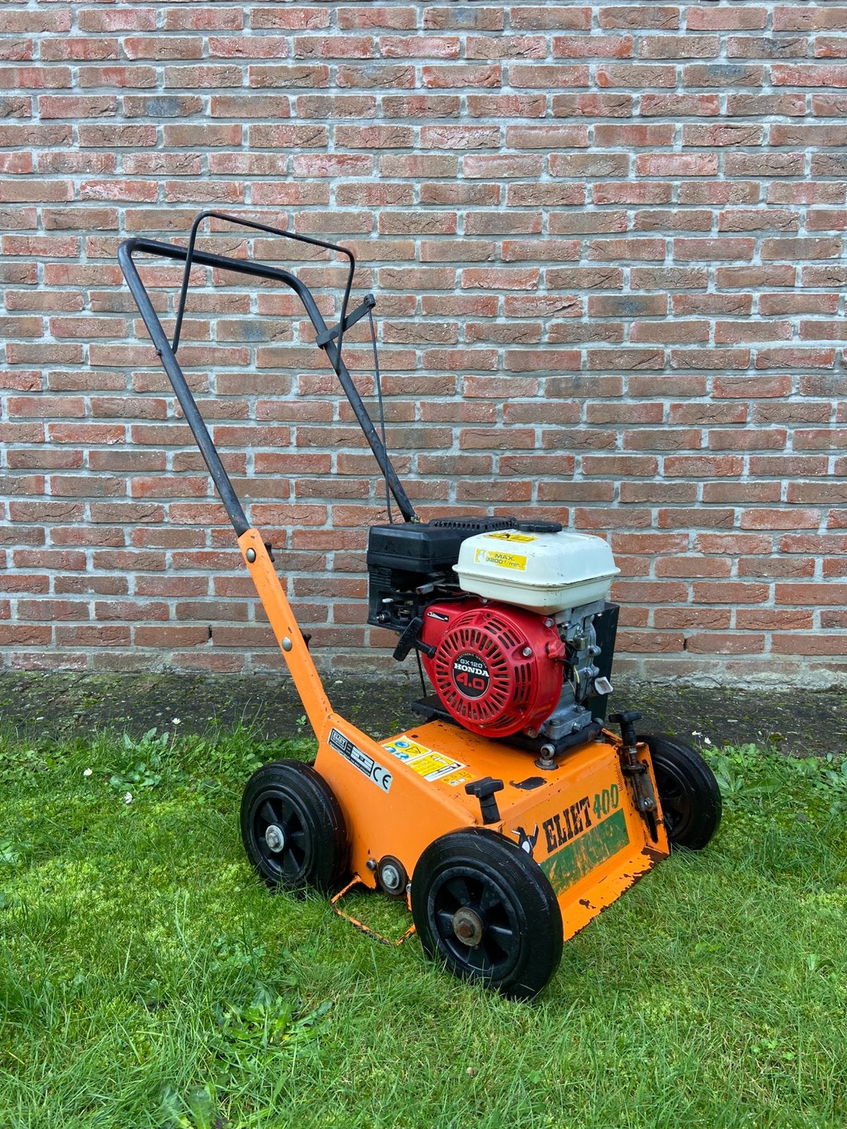 Eliet 400 Verticuteermachine, Ophalen, Zo goed als nieuw, Benzine