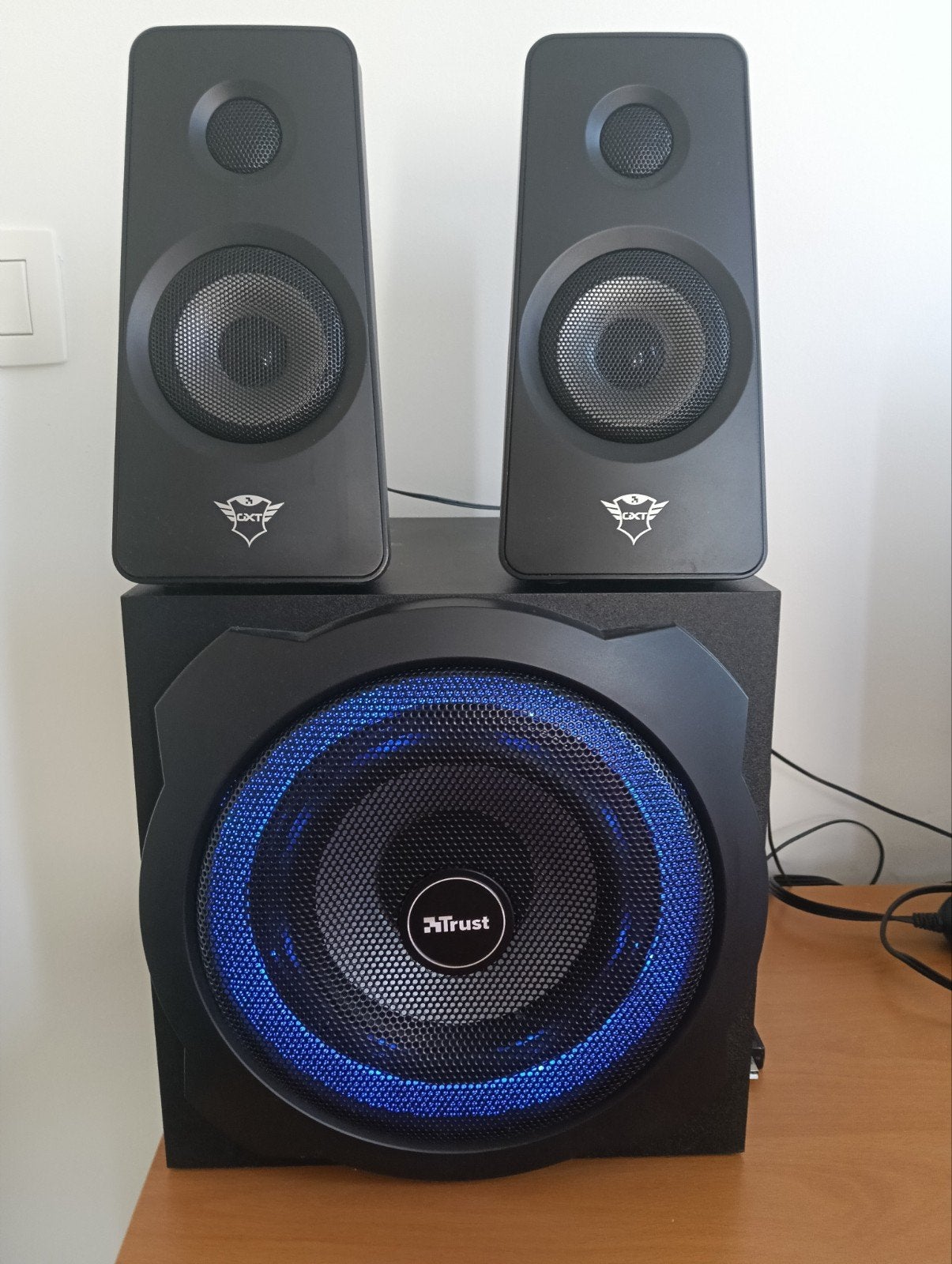 woofer met speakers..geweldige sound en bass+computerscherm, Computers en Software, Ophalen