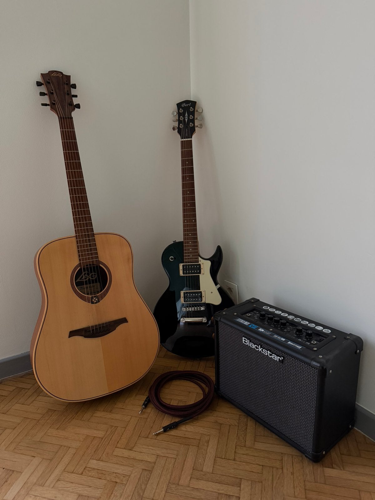 Elektrische gitaar, akoestische gitaar, muziekbox te koop, Enlèvement ou Envoi, Comme neuf