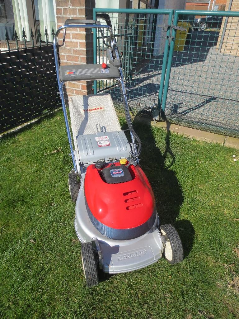tondeuse autotractée avec démarreur électrique, Bac de ramassage, Tondeuse rotative, 40 à 49 cm, Enlèvement