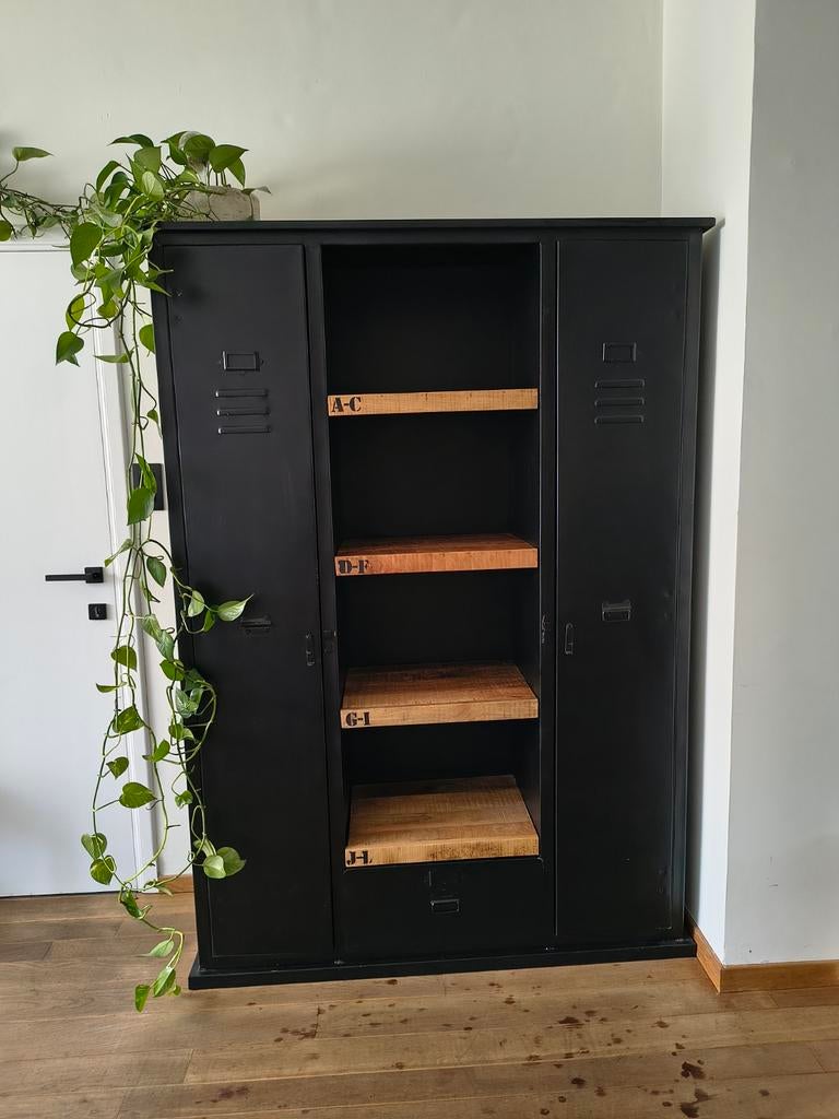 Industriële Lockerkast, Ophalen