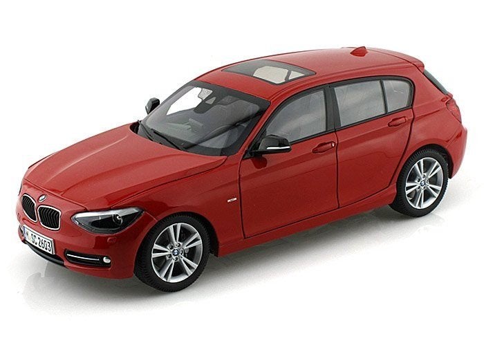 BMW 125i F20 Rood 2011 BMW Dealer Edition 1/18 NIEUW, Ophalen of Verzenden, Nieuw, Auto, Overige merken