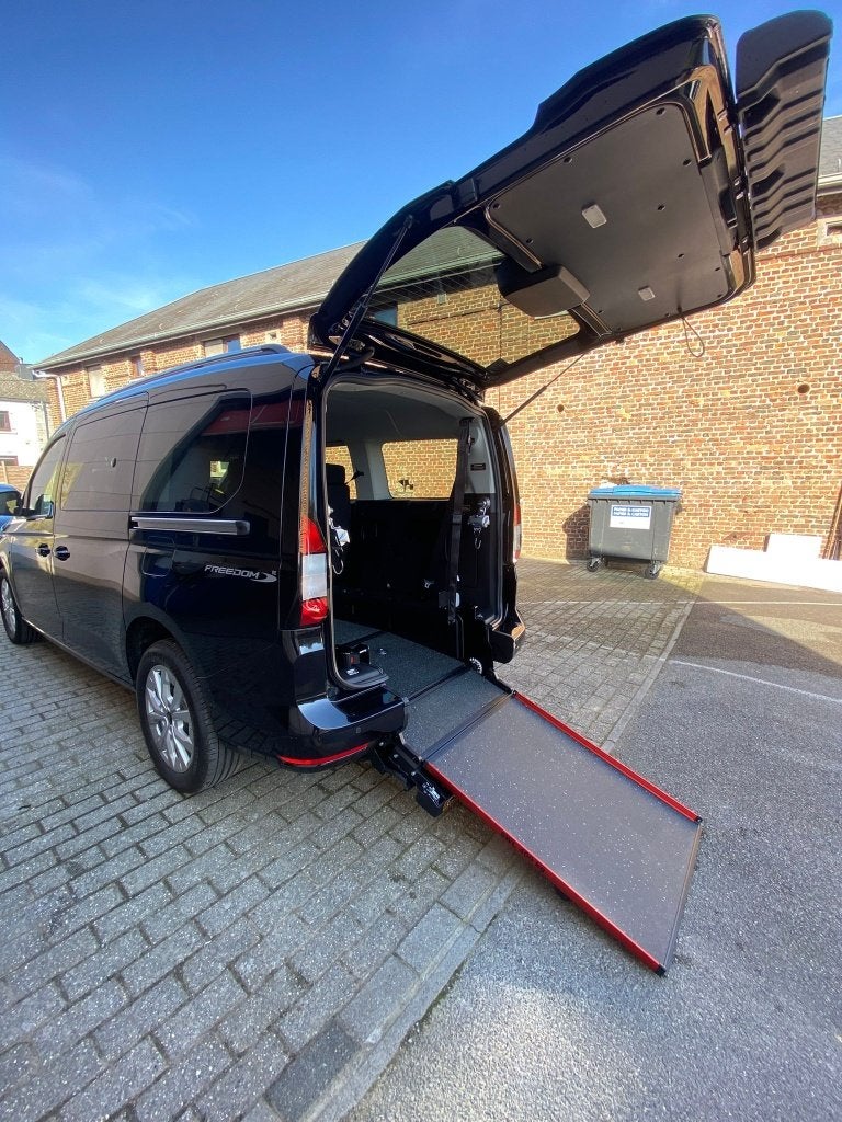 Ford Tourneo Connect PMR, Autos, Ford, Particulier, Tourneo Connect, Adapté aux personnes handicapées, Caméra de recul, Régulateur de distance