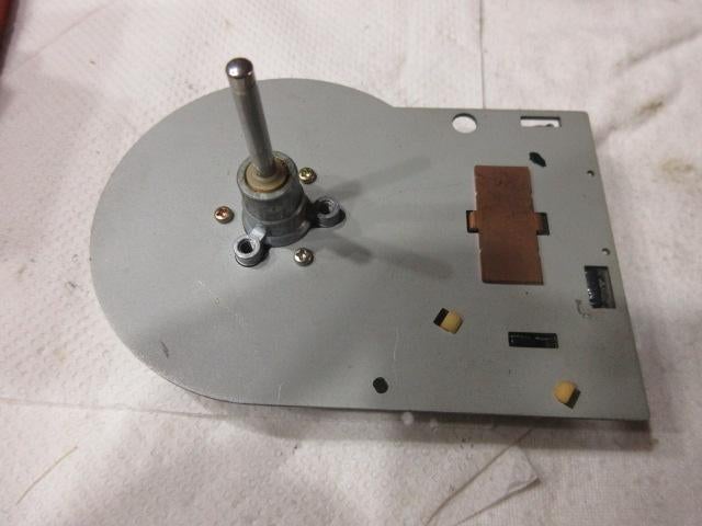 Capstan motor Daewoo avec IC HA13457, Enlèvement ou Envoi, Utilisé, Lecteur ou enregistreur VHS