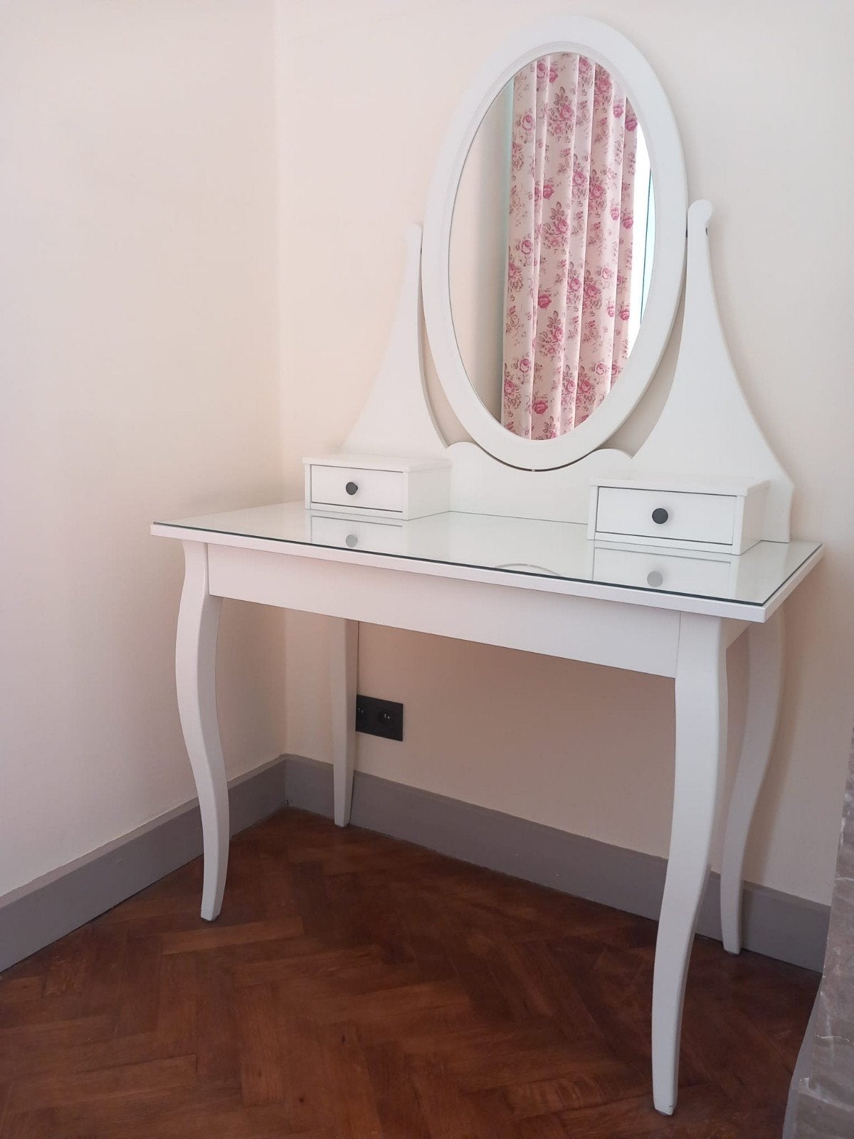 make-up tafel, Enlèvement