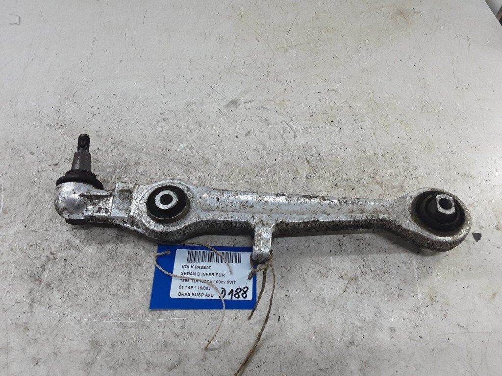 BRAS DE SUSPENSION AVANT DROIT (TRIANGLE) Passat (3B3), Volkswagen, Mevr. I. Hauben, Utilisé, Rue de l'Espoir 34 34
4030  GRIVEGNÉE, BE