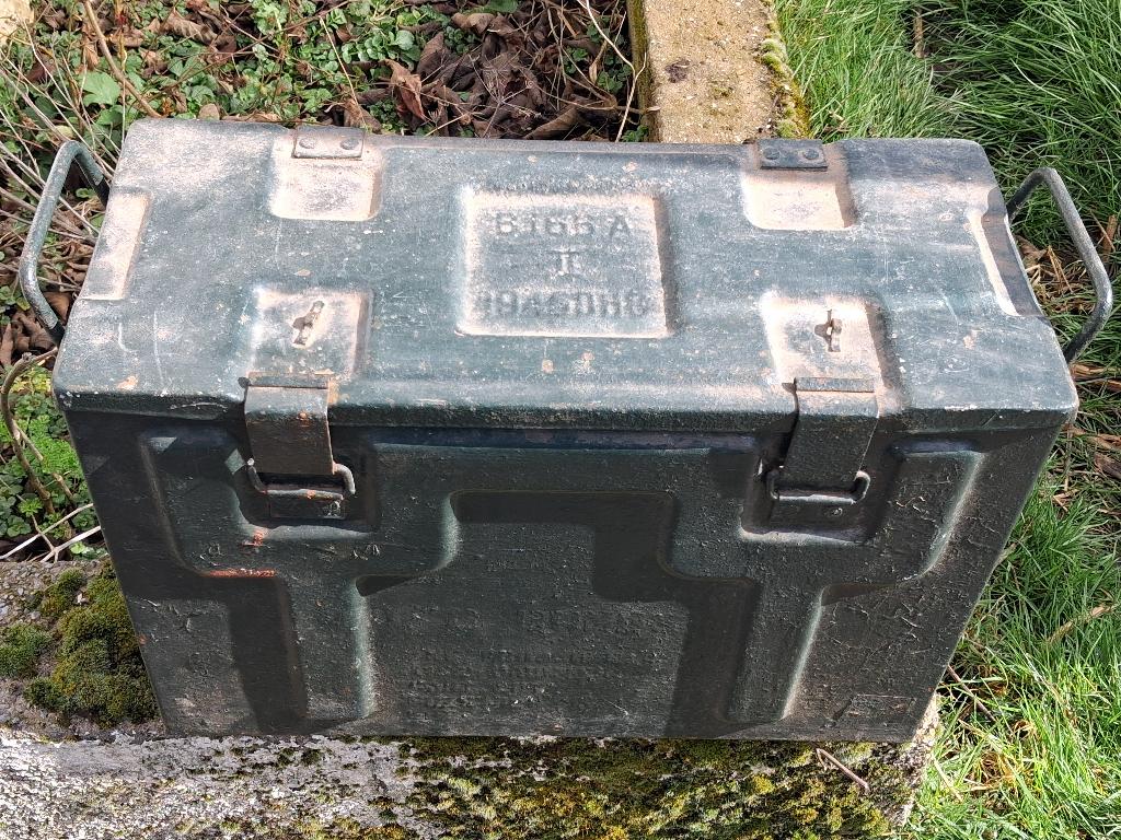 Engelse koffer 1945 25 euro, Verzamelen, Militaria | Tweede Wereldoorlog, Ophalen of Verzenden, Landmacht, Kist of Geocache