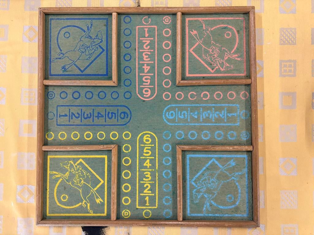 Oud bord paardjesspel., Antiek en Kunst, Ophalen