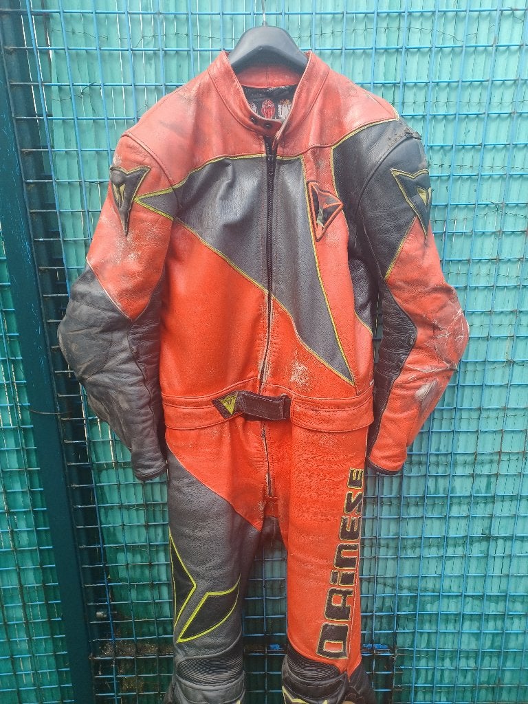 Motorpak Dainese 2 delig leder, Motoren, Kleding | Motorkleding, Ophalen, Dainese, Tweedehands, Heren