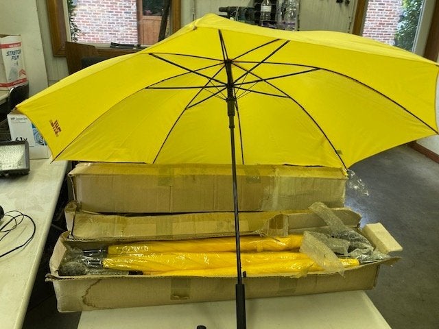 48 REGENSCHERM OF PARASOL GEEL, Neuf, Moins de 1 mètre, Parasol sur pied, Enlèvement