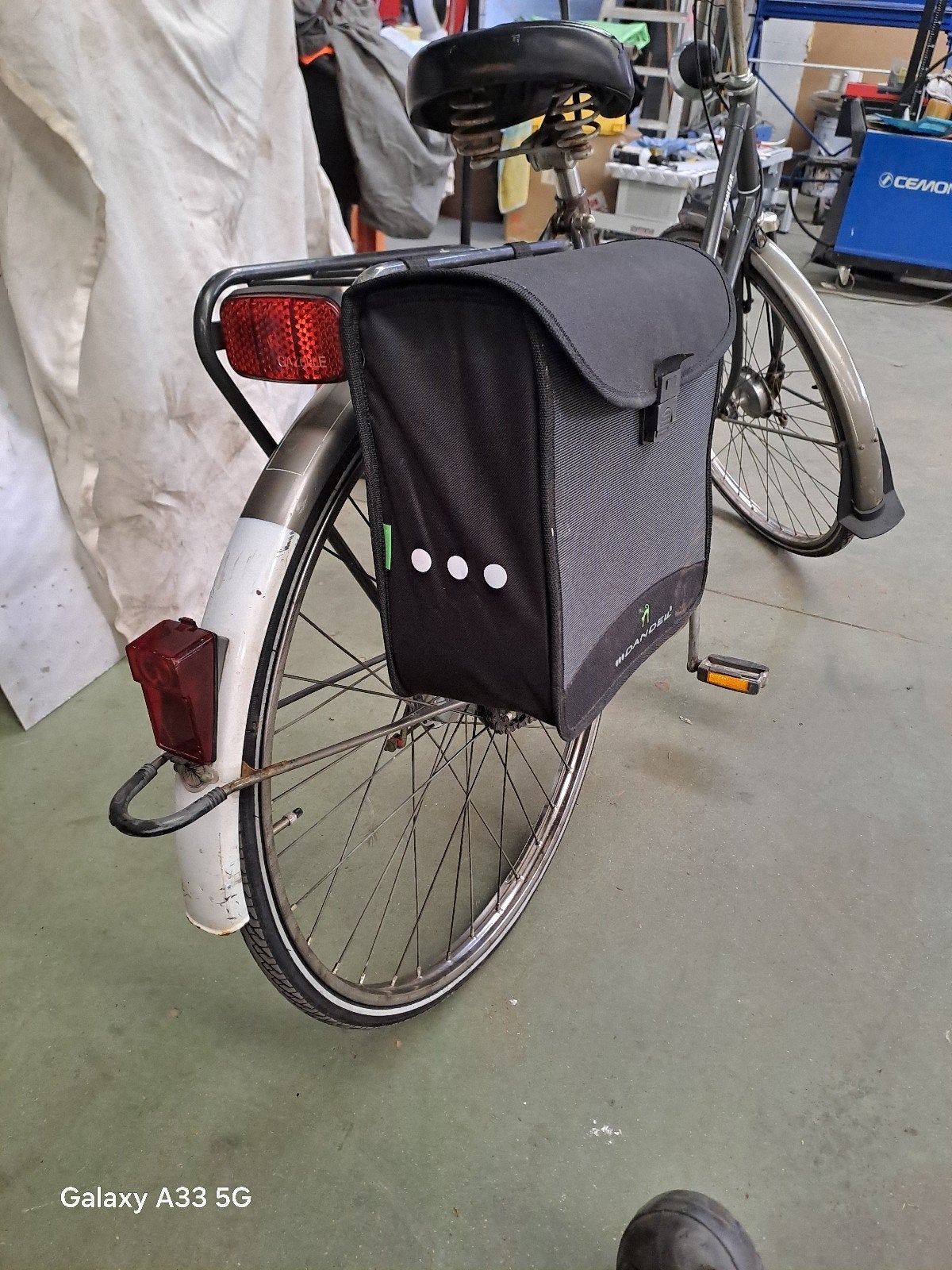 Een lot dames fietsen, Enlèvement