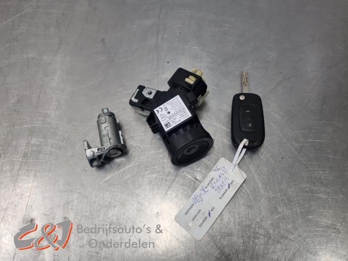 Serrure de contact + clé d'un Renault Trafic, Renault, -, 3 mois de garantie, Utilisé