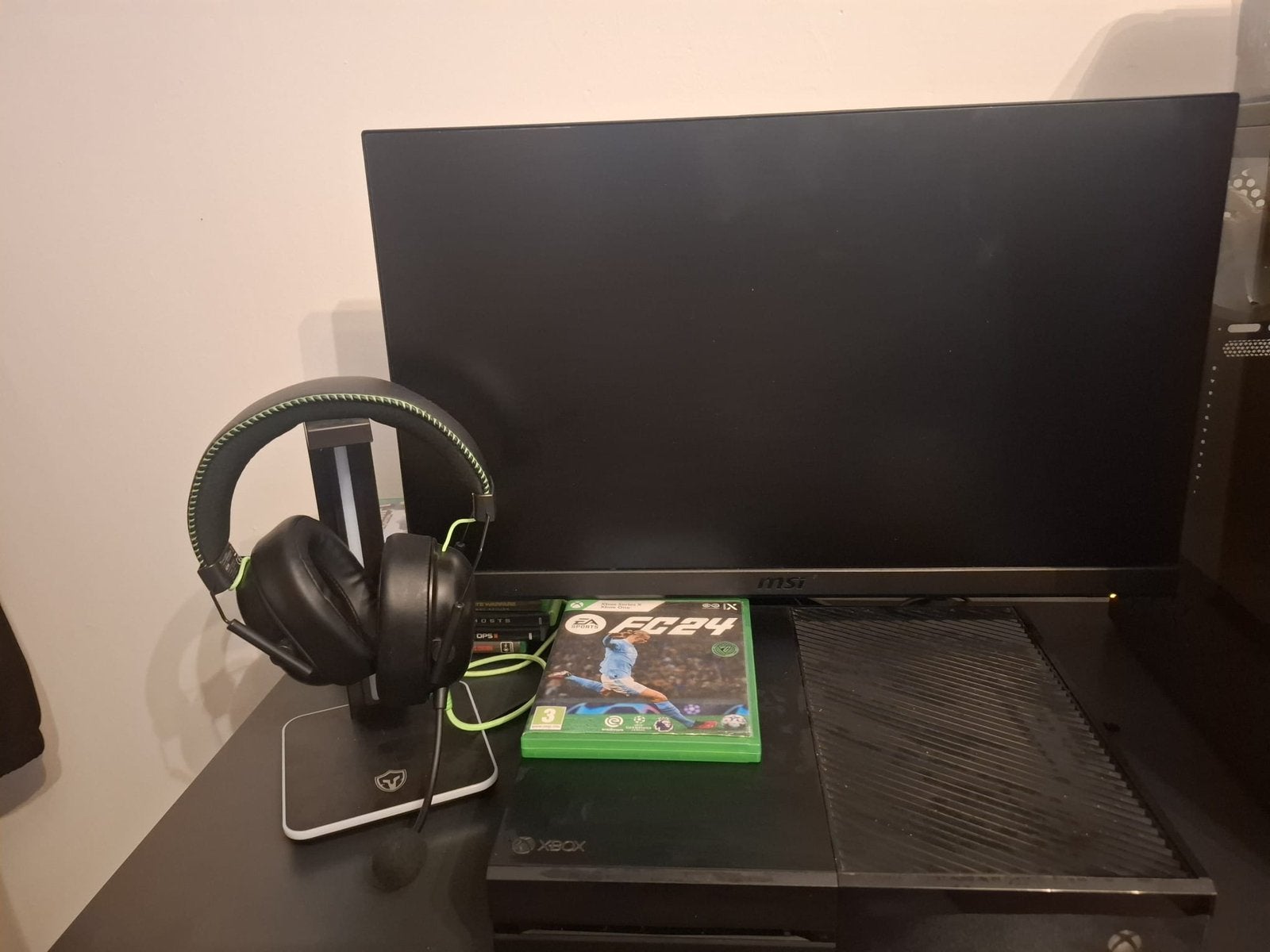 Xbox one met games en scherm en hedset en controller, Games en Spelcomputers, Spelcomputers | Xbox One, Ophalen, Xbox One, Met 2 controllers