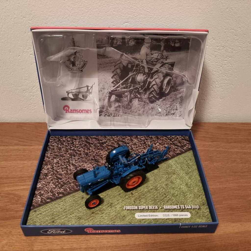 Fordson Super Dexta met Ransomes Ploeg Universal Hobbies, Hobby en Vrije tijd, Modelauto's | 1:32, Ophalen of Verzenden, Nieuw