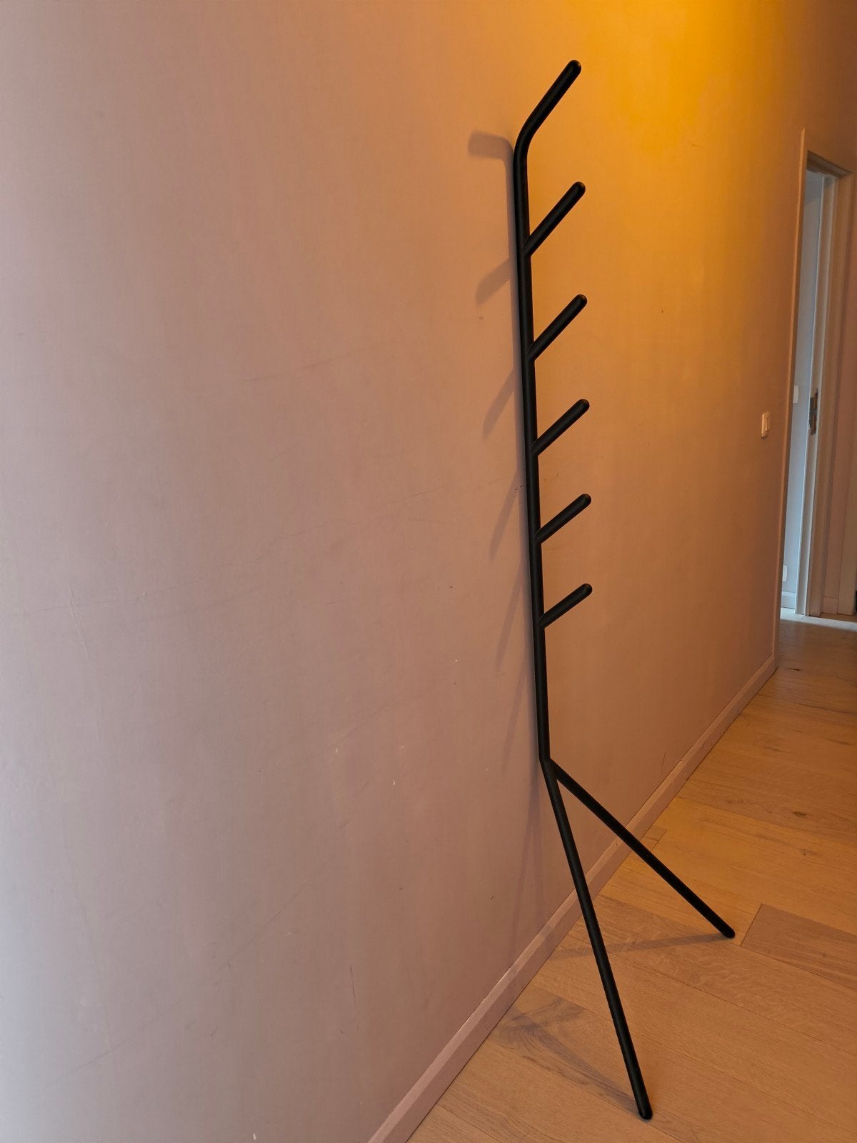 Minimalistische zwarte design kapstok (leunkapstok - 190 cm), Ophalen, Zo goed als nieuw, Metaal, Staande kapstok