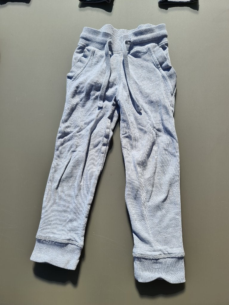grijze jogging broek, 98, Kinderen en Baby's, Kinderkleding | Maat 98, Ophalen, Zo goed als nieuw, Broek