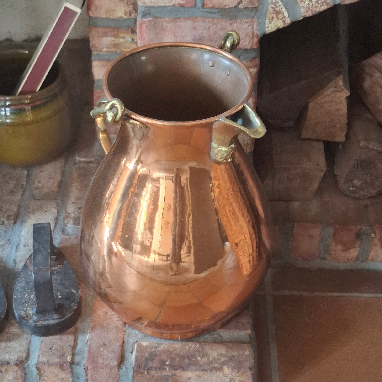 rustieke koperen pot, Enlèvement