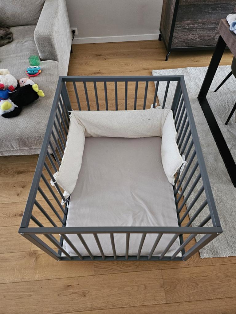 Parc bébé avec matelas et tour de parc, Enfants & Bébés, Parcs, Enlèvement