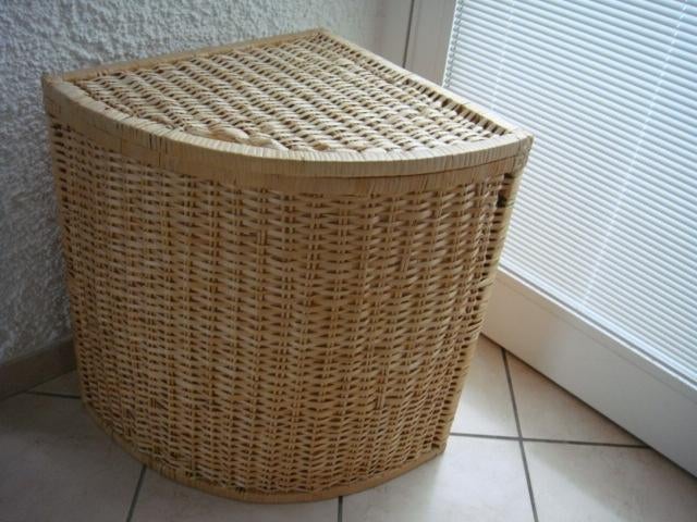 Panier à linge d'angle. Matière: Osier, Ophalen, Gebruikt, Mand, Riet