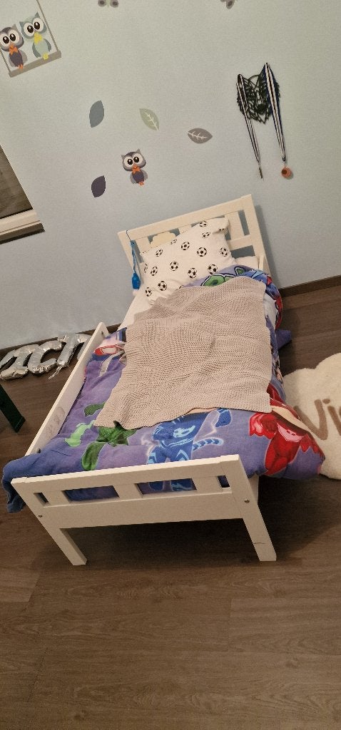 Peuterbed 70x160cm + matras + bescherming en overtrekken, Kinderen en Baby's, Gebruikt, 70 tot 85 cm, 160 tot 180 cm, Ophalen