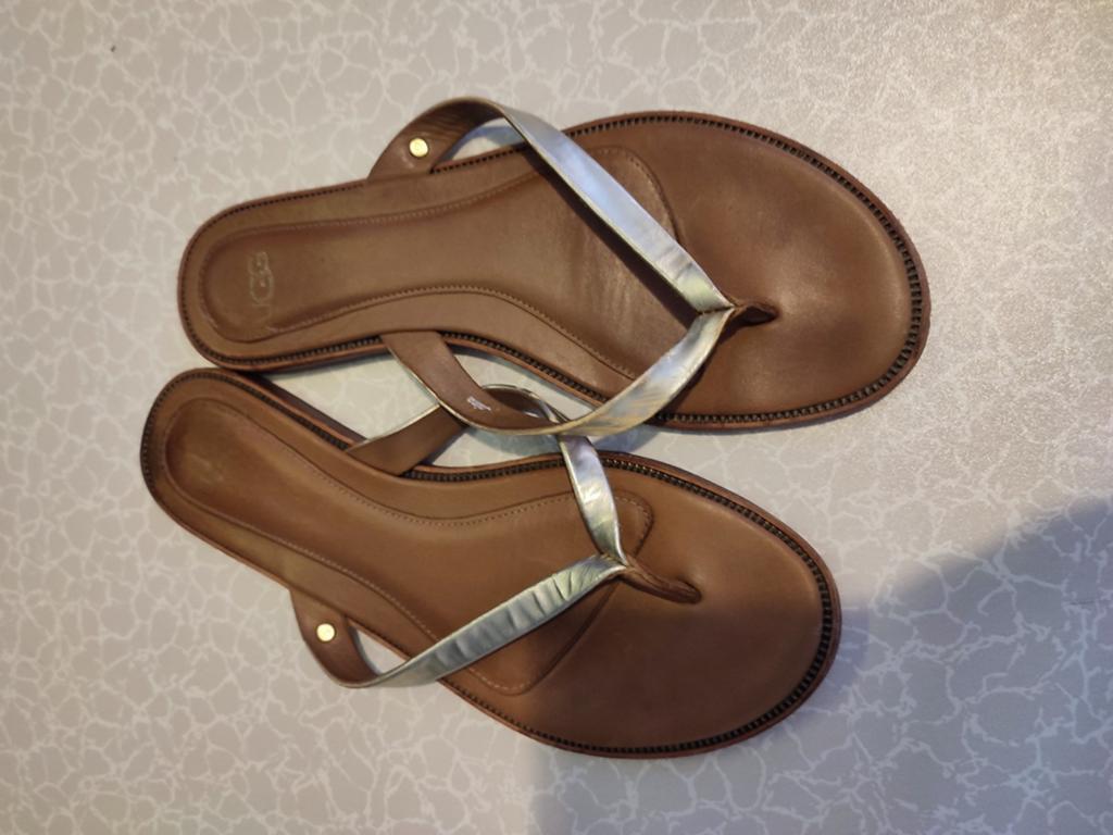 Teenslippers uggs, Enlèvement, Sandales de bain