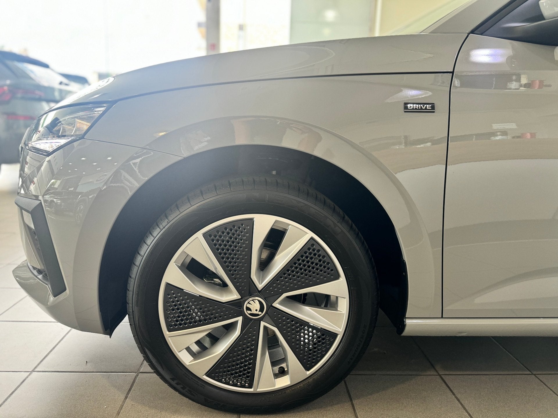 Skoda Scala 1.0 TSI Drive Edition, Neuf, Argent ou Gris, Entreprise, Alcantara
