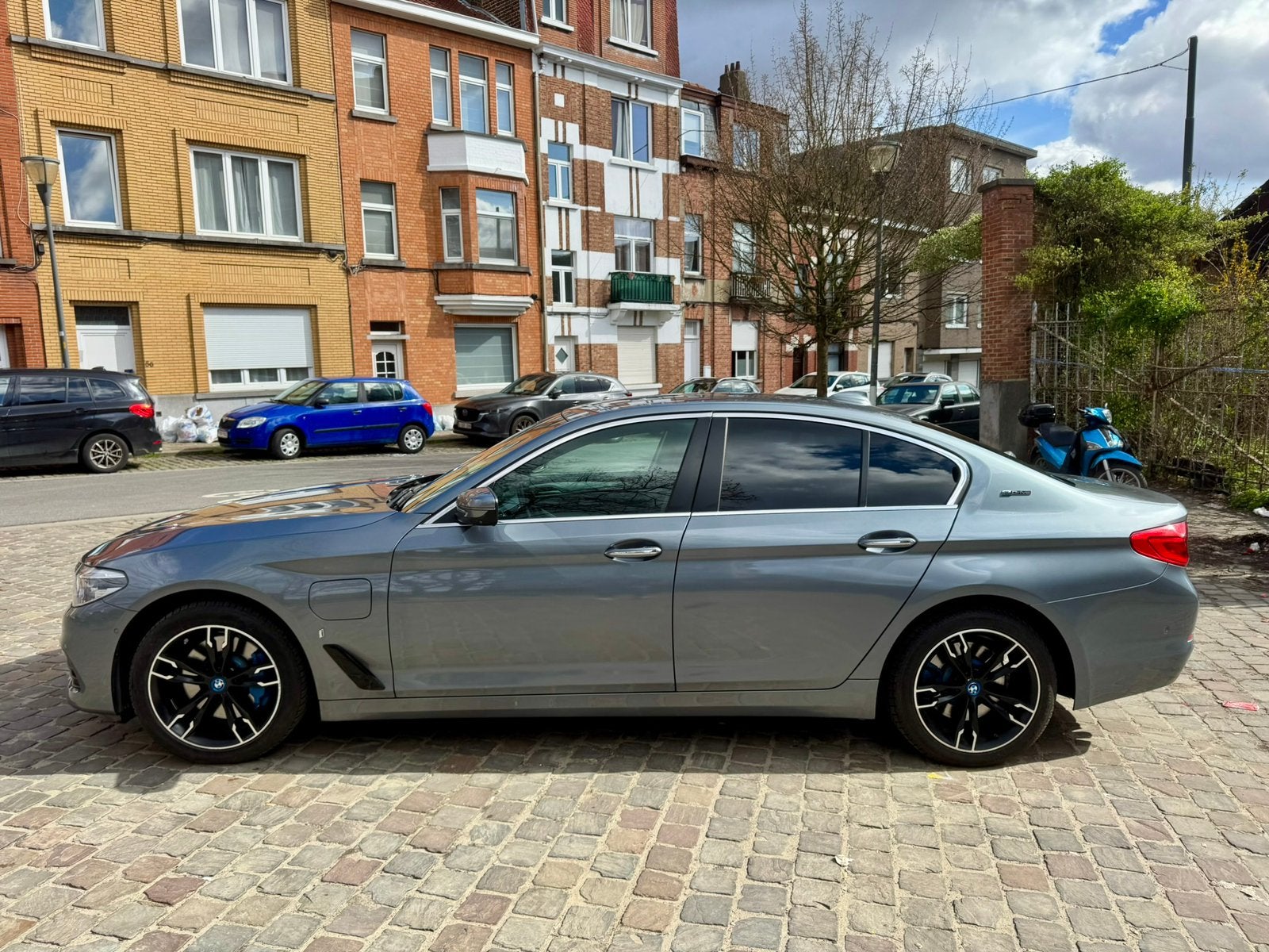 530eA PHEV Performance Business Edition (185 HS), Autos, Cuir, Achat, Automatique, Particulier
