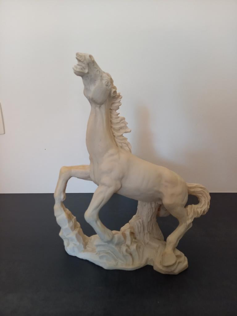 Beeld paard, Enlèvement ou Envoi