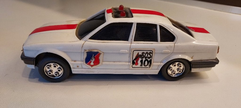 oude speelgoedauto BMW Rijkswacht, nu 15 euro, Antiek en Kunst, Verzenden