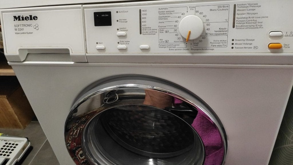 Miele Softtronic W 3241 wasmachine, Ophalen, Energieklasse A of zuiniger, Zo goed als nieuw, Voorlader