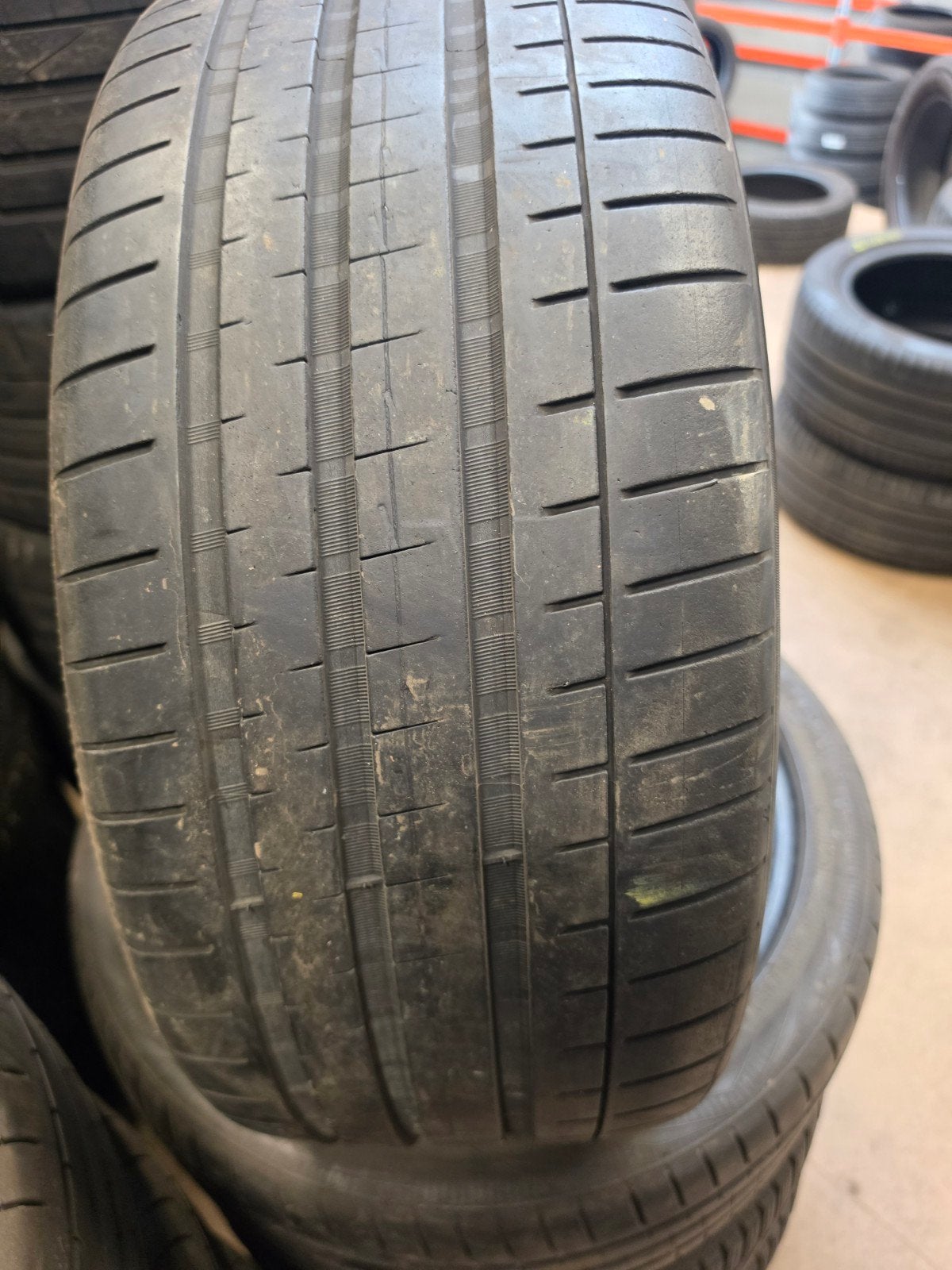 235/40r19  23540r19, Autos : Pièces & Accessoires, Enlèvement ou Envoi
