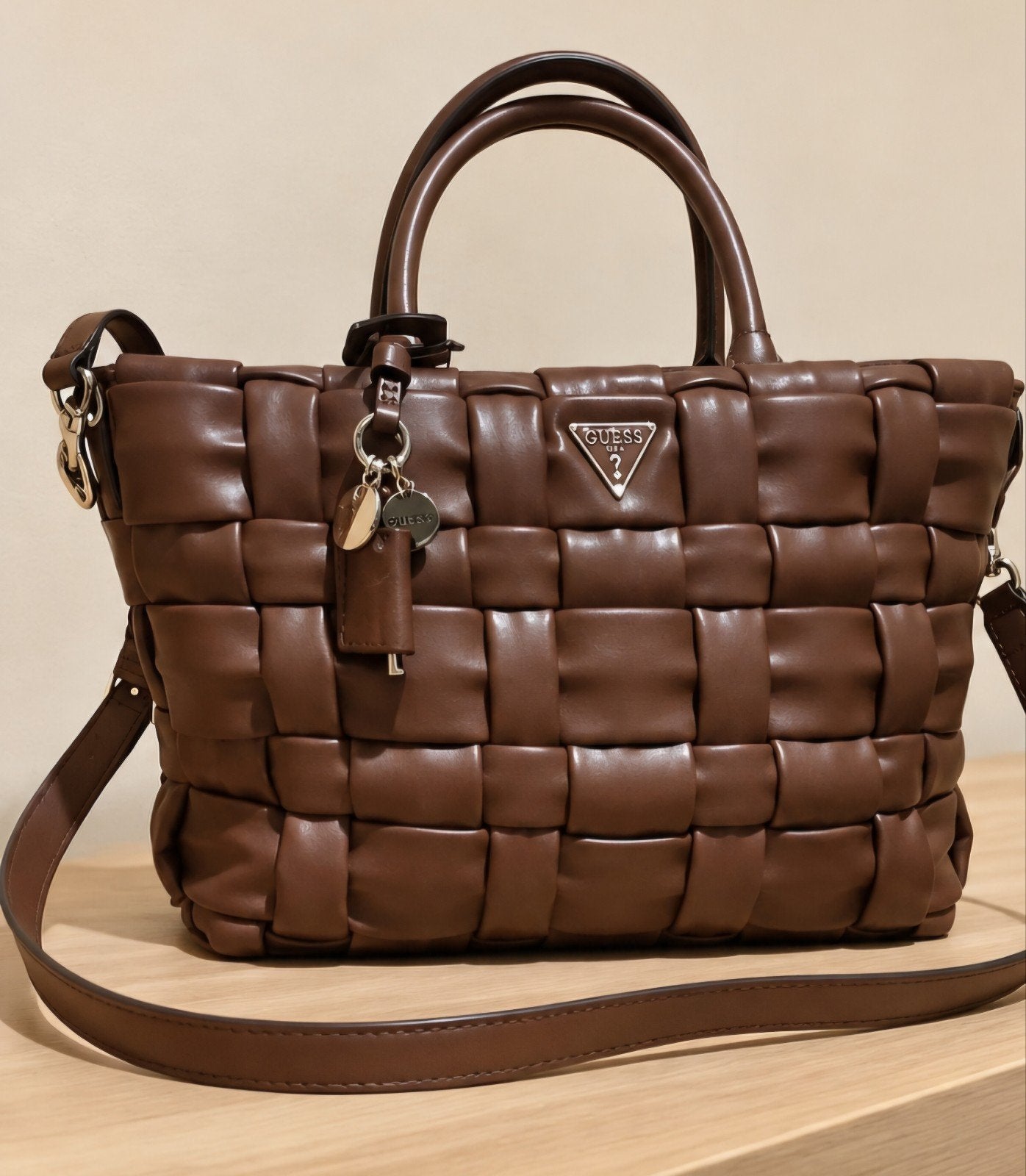 NIEUW Guess Marion geweven handtas bruin, Handtassen en Accessoires, Ophalen of Verzenden, Nieuw, Bruin, Handtas